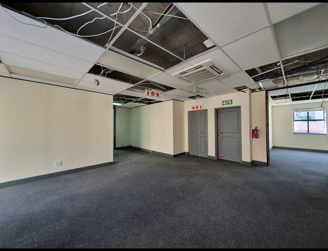 175M² OFFICE TO LET IN DUNKELD WEST
